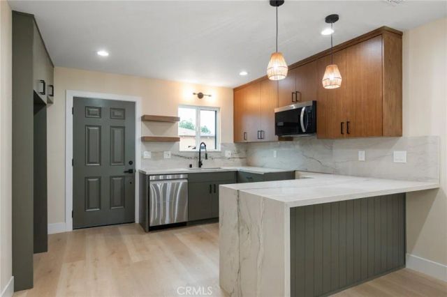 745 W 106th, Los Angeles, CA 90044