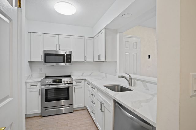 7 River Road 310, Greenwich, CT 06850