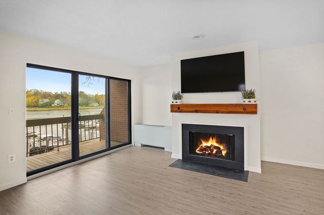 7 River Road 310, Greenwich, CT 06850