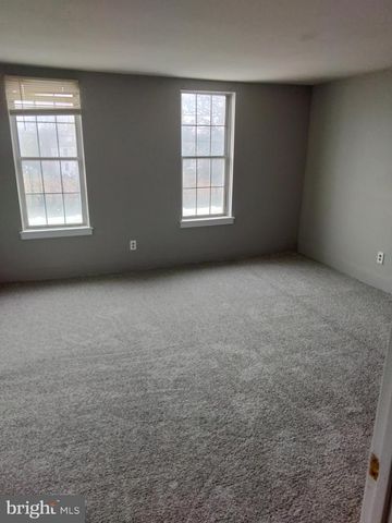 15 RAILROAD AVE, Paulsboro, NJ 08066