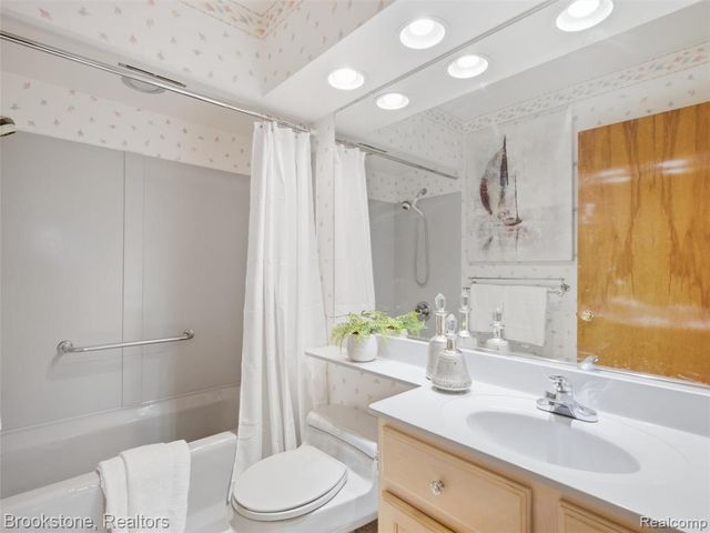 36222 Woodingham Street, Clinton Township, MI 48035