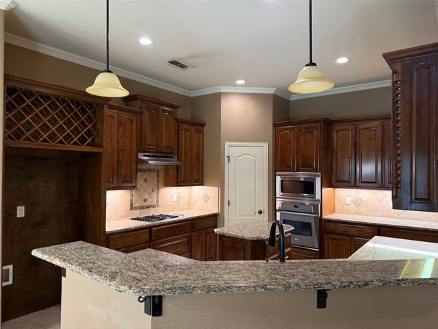 2207 Canterbury Drive, Mansfield, TX 76063