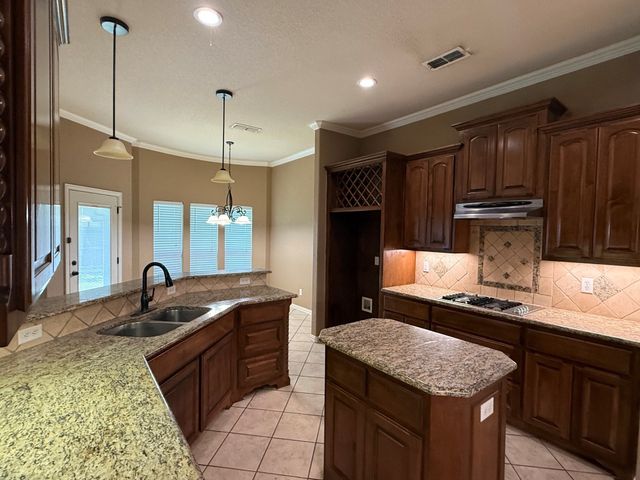 2207 Canterbury Drive, Mansfield, TX 76063
