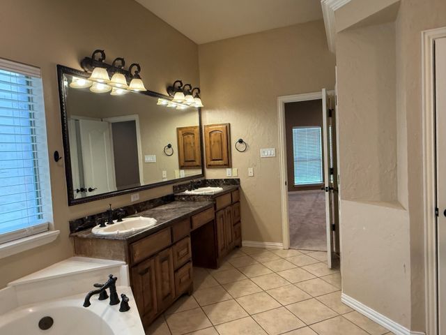 2207 Canterbury Drive, Mansfield, TX 76063