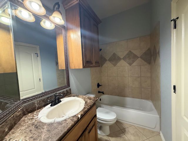 2207 Canterbury Drive, Mansfield, TX 76063