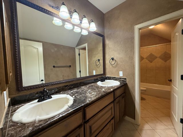 2207 Canterbury Drive, Mansfield, TX 76063