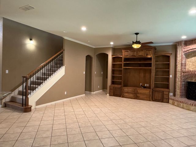 2207 Canterbury Drive, Mansfield, TX 76063