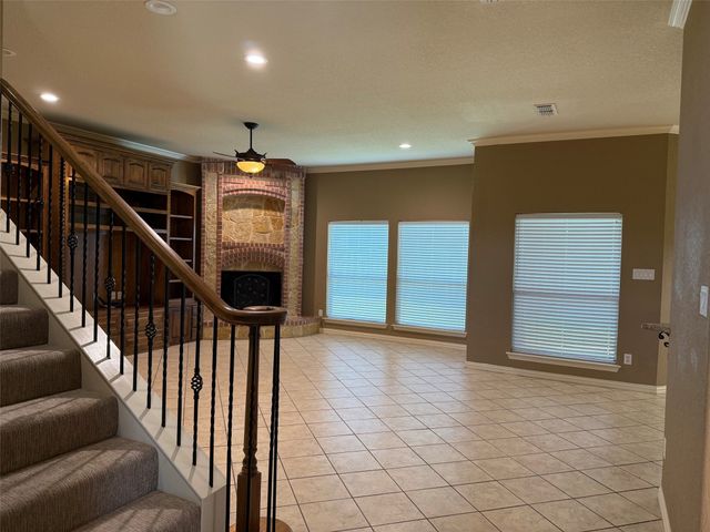 2207 Canterbury Drive, Mansfield, TX 76063
