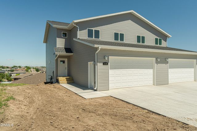 4514 Blackstone Lane, Mandan, ND 58554 property photo