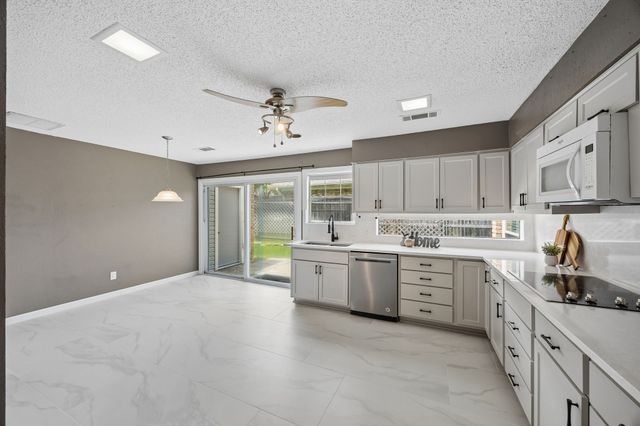 5 Chelsey Circle, Richardson, TX 75082