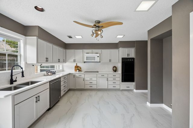 5 Chelsey Circle, Richardson, TX 75082