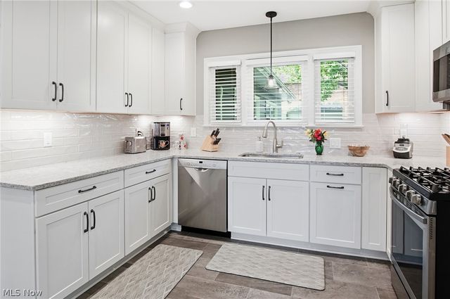 3126 Mayfield Road, Silver Lake, OH 44224