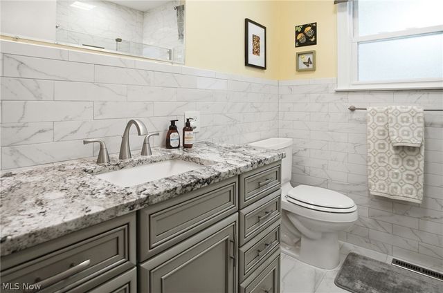 3126 Mayfield Road, Silver Lake, OH 44224