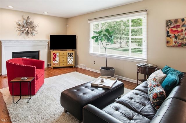 3126 Mayfield Road, Silver Lake, OH 44224