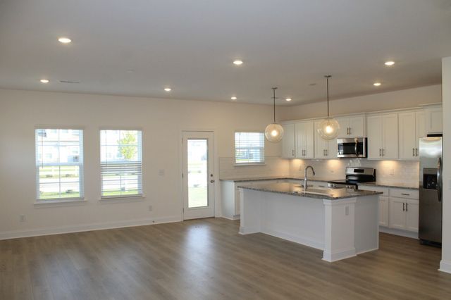 5711 Cloverwood Dr, Rockvale, TN 37153