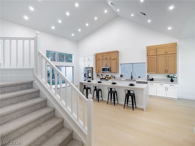 2729 Beachside Court, Las Vegas, NV 89117