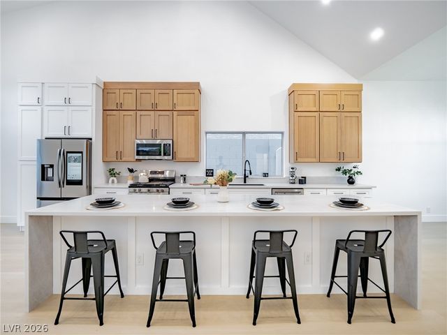 2729 Beachside Court, Las Vegas, NV 89117