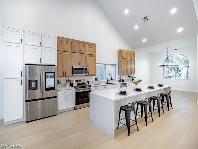 2729 Beachside Court, Las Vegas, NV 89117