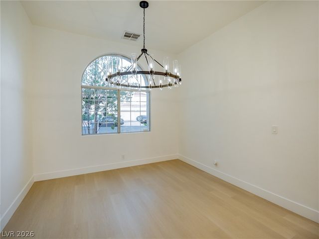 2729 Beachside Court, Las Vegas, NV 89117