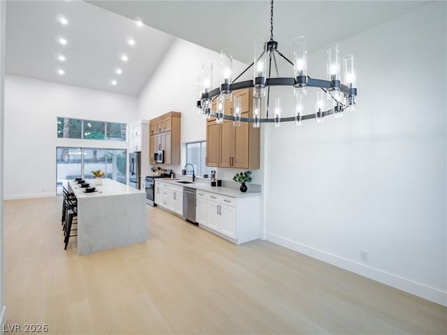 2729 Beachside Court, Las Vegas, NV 89117