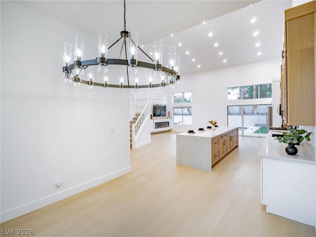 2729 Beachside Court, Las Vegas, NV 89117