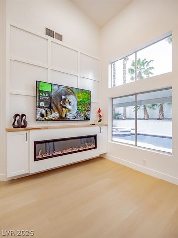 2729 Beachside Court, Las Vegas, NV 89117