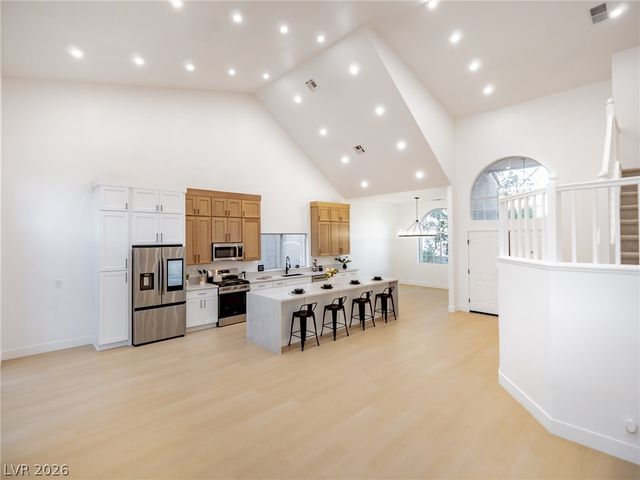 2729 Beachside Court, Las Vegas, NV 89117