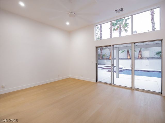 2729 Beachside Court, Las Vegas, NV 89117