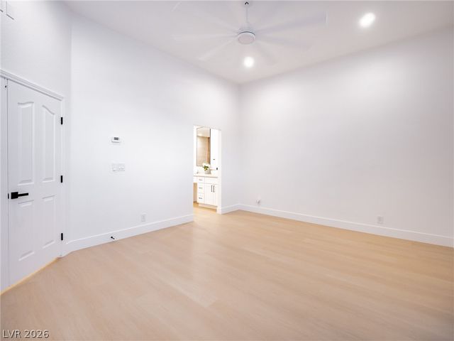 2729 Beachside Court, Las Vegas, NV 89117