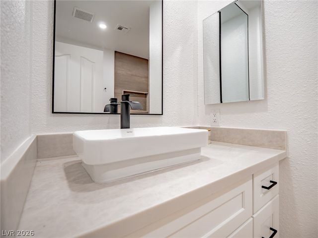 2729 Beachside Court, Las Vegas, NV 89117