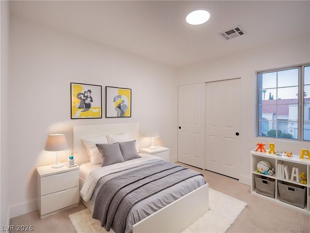 2729 Beachside Court, Las Vegas, NV 89117