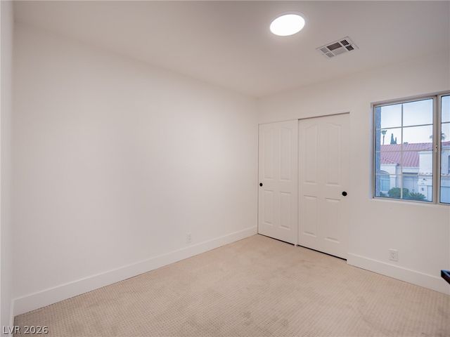2729 Beachside Court, Las Vegas, NV 89117