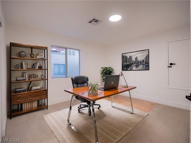 2729 Beachside Court, Las Vegas, NV 89117