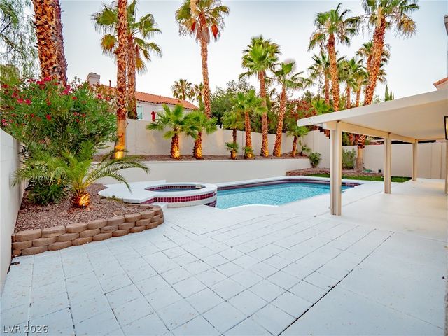 2729 Beachside Court, Las Vegas, NV 89117