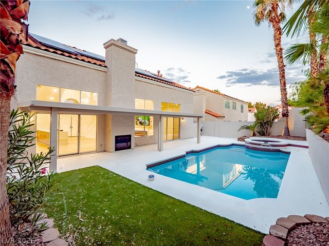 2729 Beachside Court, Las Vegas, NV 89117