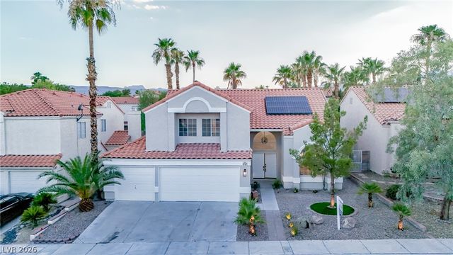 2729 Beachside Court, Las Vegas, NV 89117