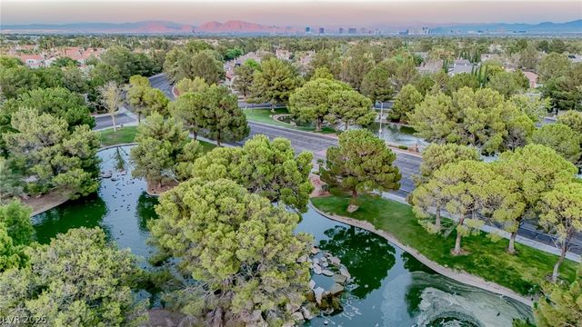 2729 Beachside Court, Las Vegas, NV 89117