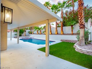2729 Beachside Court, Las Vegas, NV 89117
