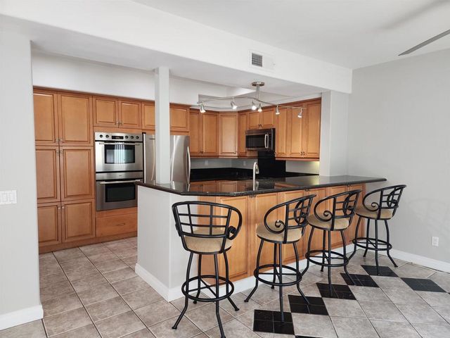 8597 Via Mallorca F, La Jolla, CA 92037