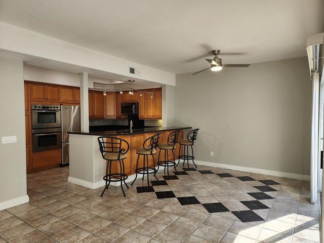 8597 Via Mallorca F, La Jolla, CA 92037