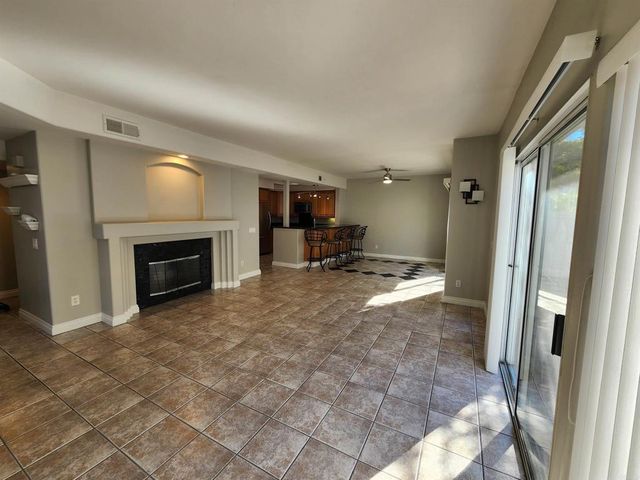 8597 Via Mallorca F, La Jolla, CA 92037