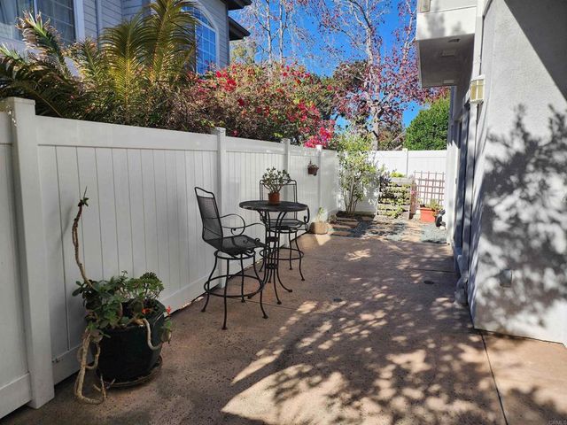 8597 Via Mallorca F, La Jolla, CA 92037