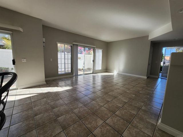 8597 Via Mallorca F, La Jolla, CA 92037