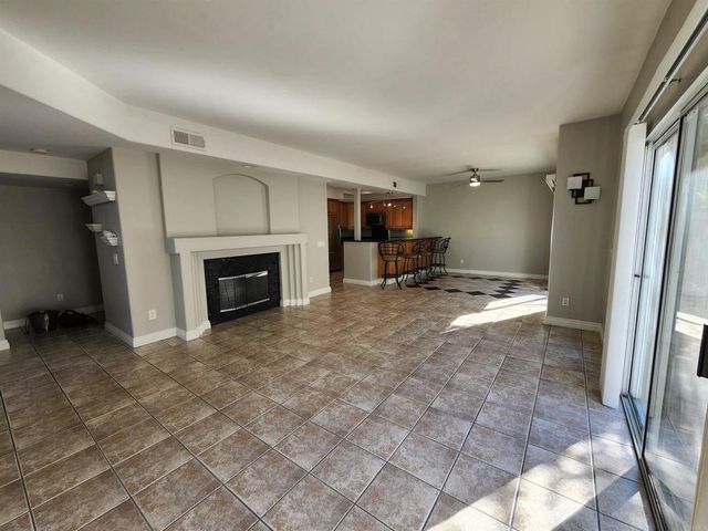 8597 Via Mallorca F, La Jolla, CA 92037