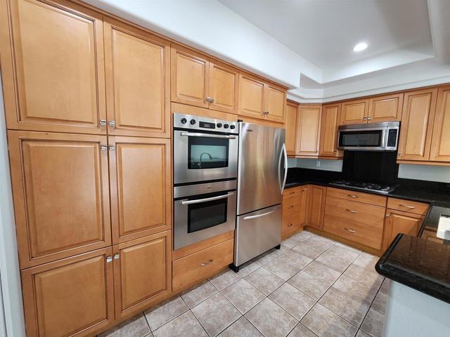 8597 Via Mallorca F, La Jolla, CA 92037