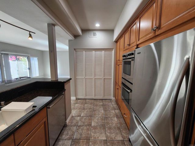 8597 Via Mallorca F, La Jolla, CA 92037