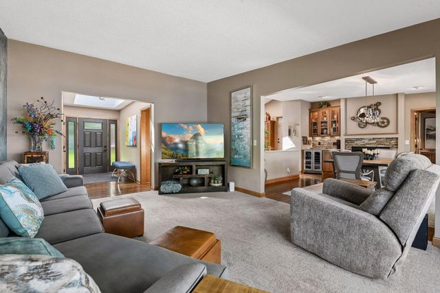 920 Pershing Circle, Burnsville, MN 55306
