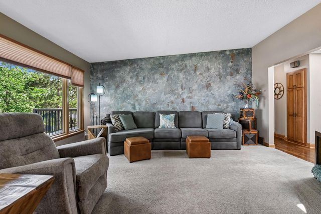 920 Pershing Circle, Burnsville, MN 55306