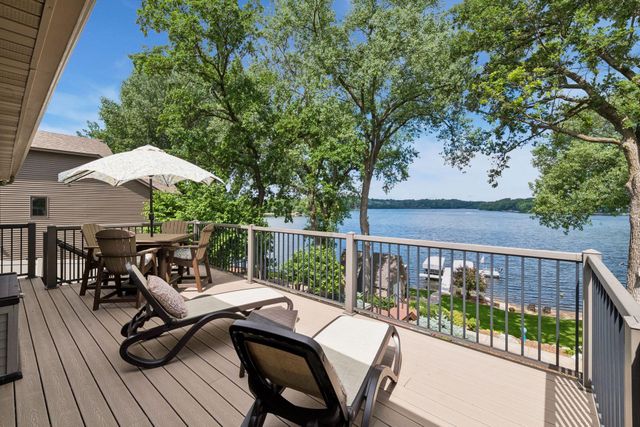920 Pershing Circle, Burnsville, MN 55306