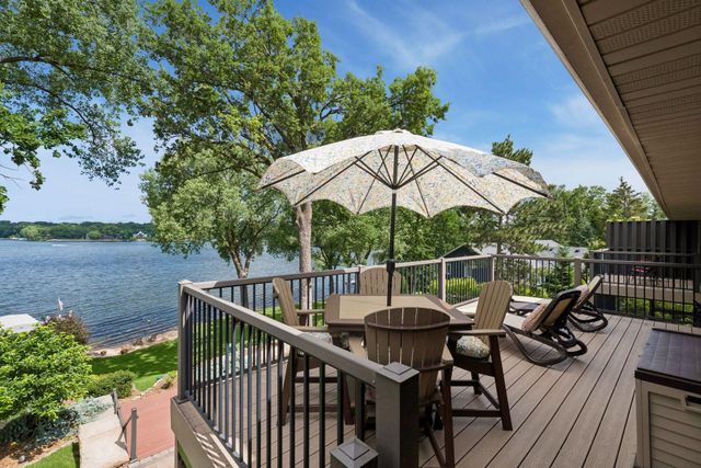 920 Pershing Circle, Burnsville, MN 55306